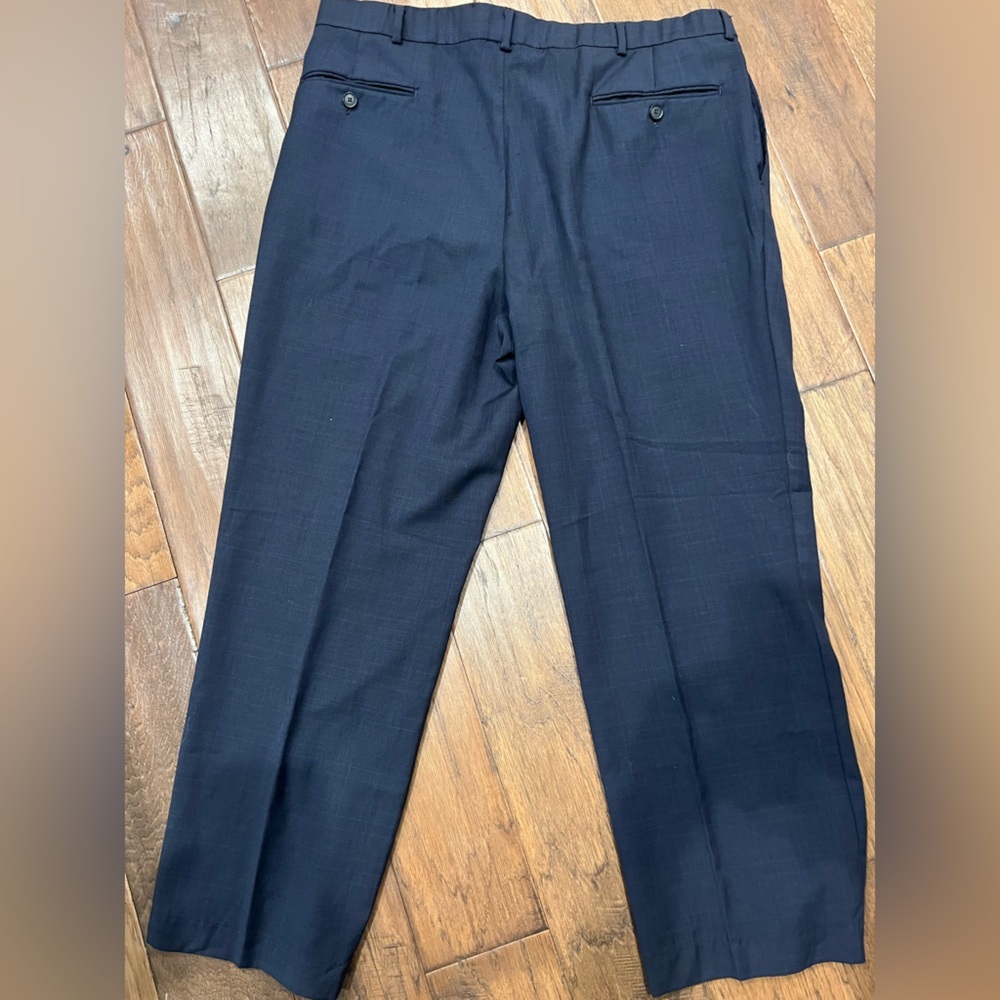 Men’s Oscar de la Renta navy blue dress pants. Size 42R x 36R